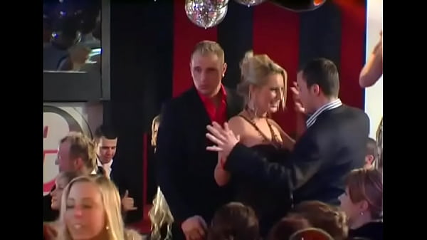 Divine club partying