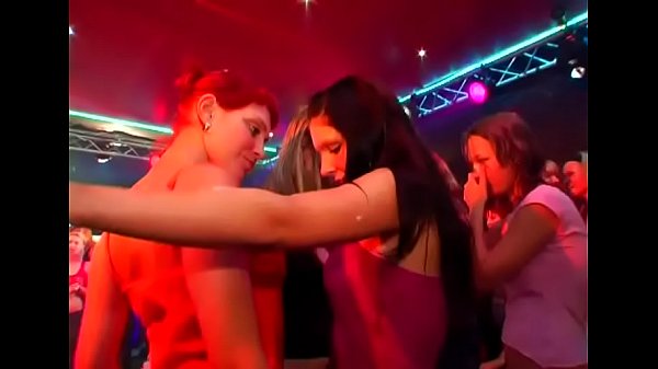 Group bang wild patty at night club