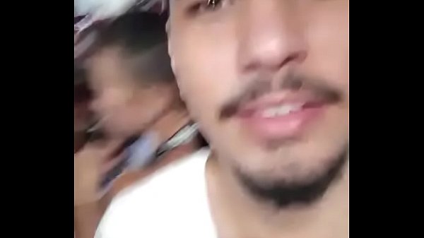 Amigos em uma suruba pós carnaval