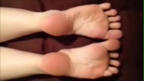 Gozando nas solas n 35 de uma mulher que conheci no carnaval 2018